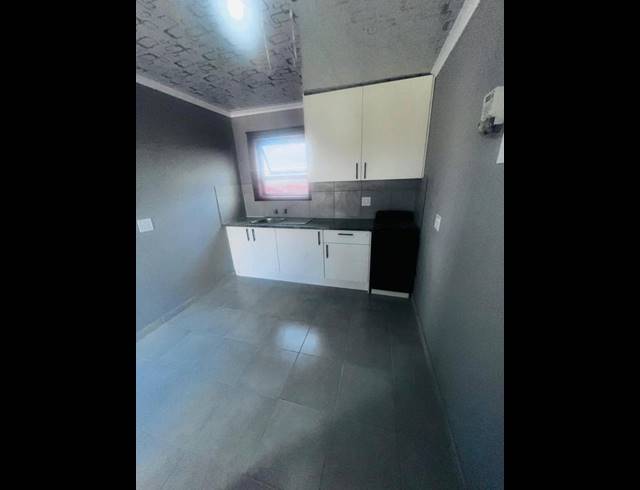 1 BEDROOM PROPERTY TO RENT IN ZAKARIYYA PARK